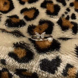 Butterfly/pearl ring